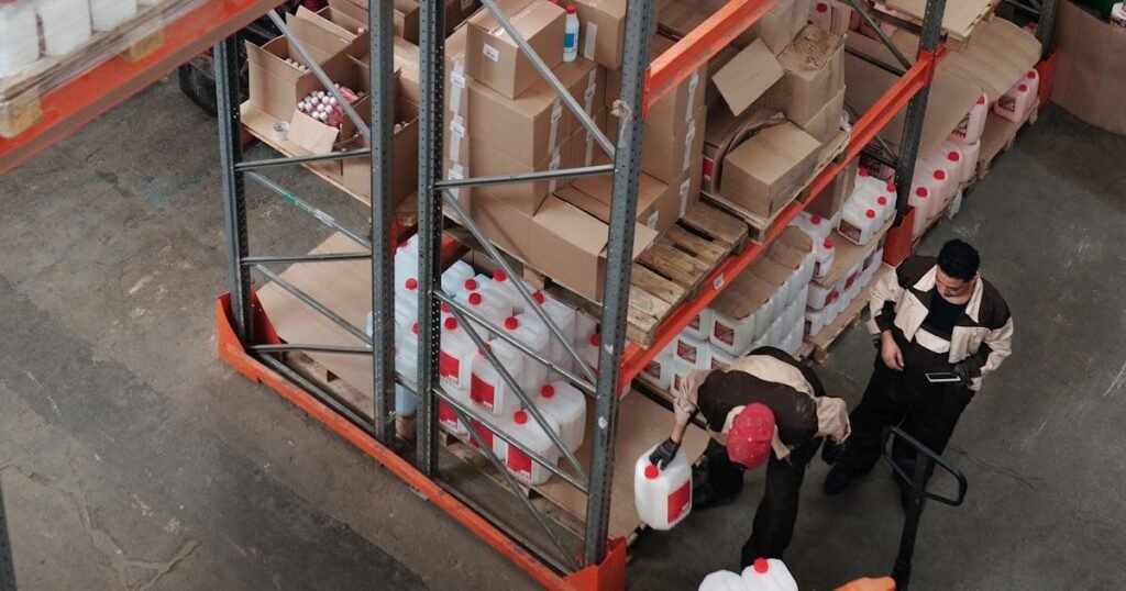 Cuánto Gana un Auxiliar de Almacén en México, Colombia y Perú 2026